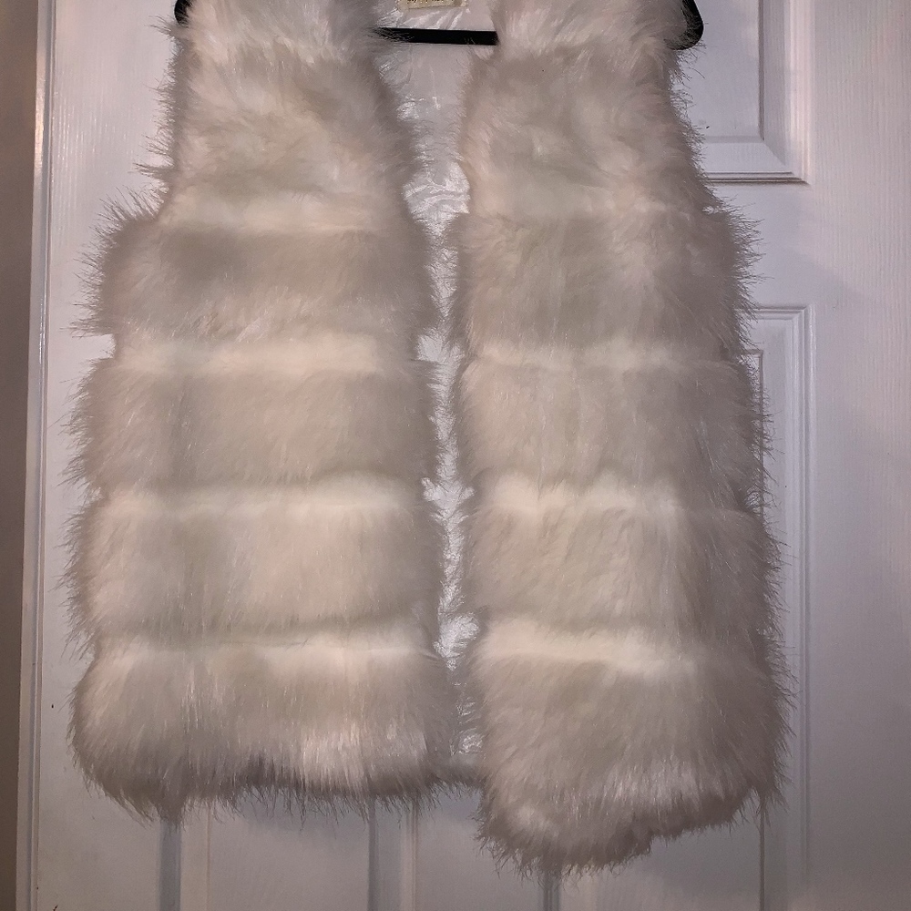 Love Token fur vest- All white size xs-m